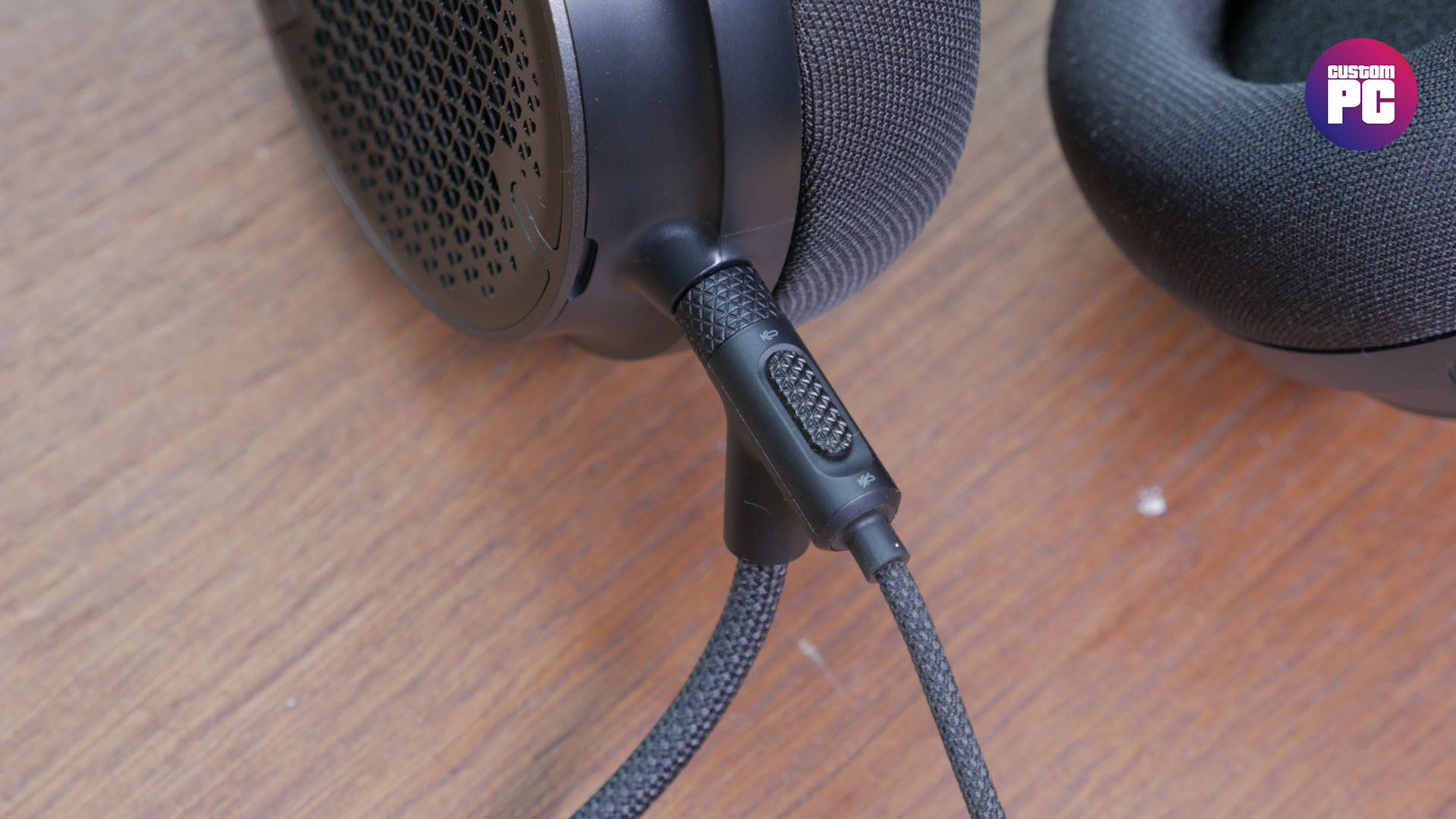 Corsair Virtuoso Pro Headset Review: Budget High-end Classic